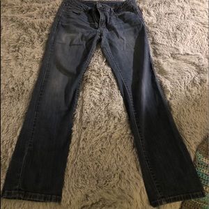 Women’s Vera Wang jeans.